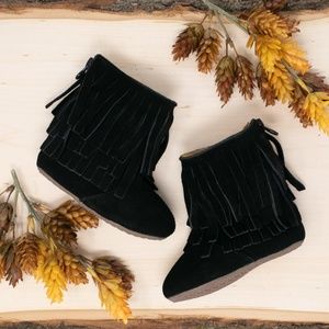 Monkey Feet Fringe Boots